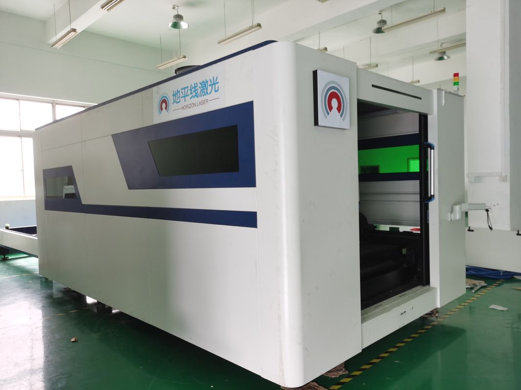 таблица обменом автомата для резки IPG МАКС 3015 лазера волокна CNC 1500W 4000W с крышкой