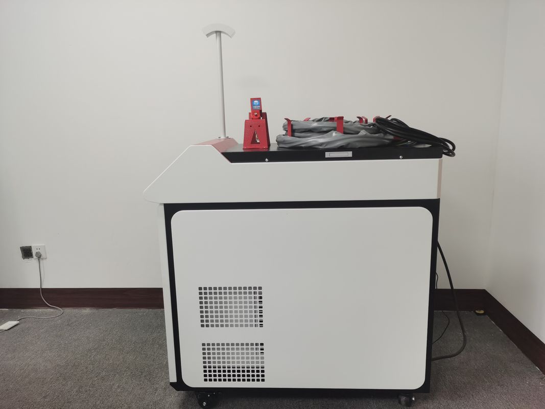 заварка нержавеющей стали 1080nm 1500W 3mm сварочным аппаратом лазера волокна
