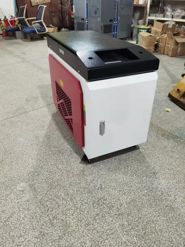 Сварщик 220V 1500W лазера половинного веса автоматический для металла